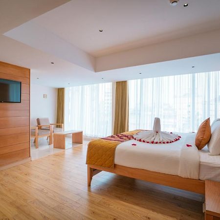 Townbridge Hotels & Suites Kochi Exteriér fotografie