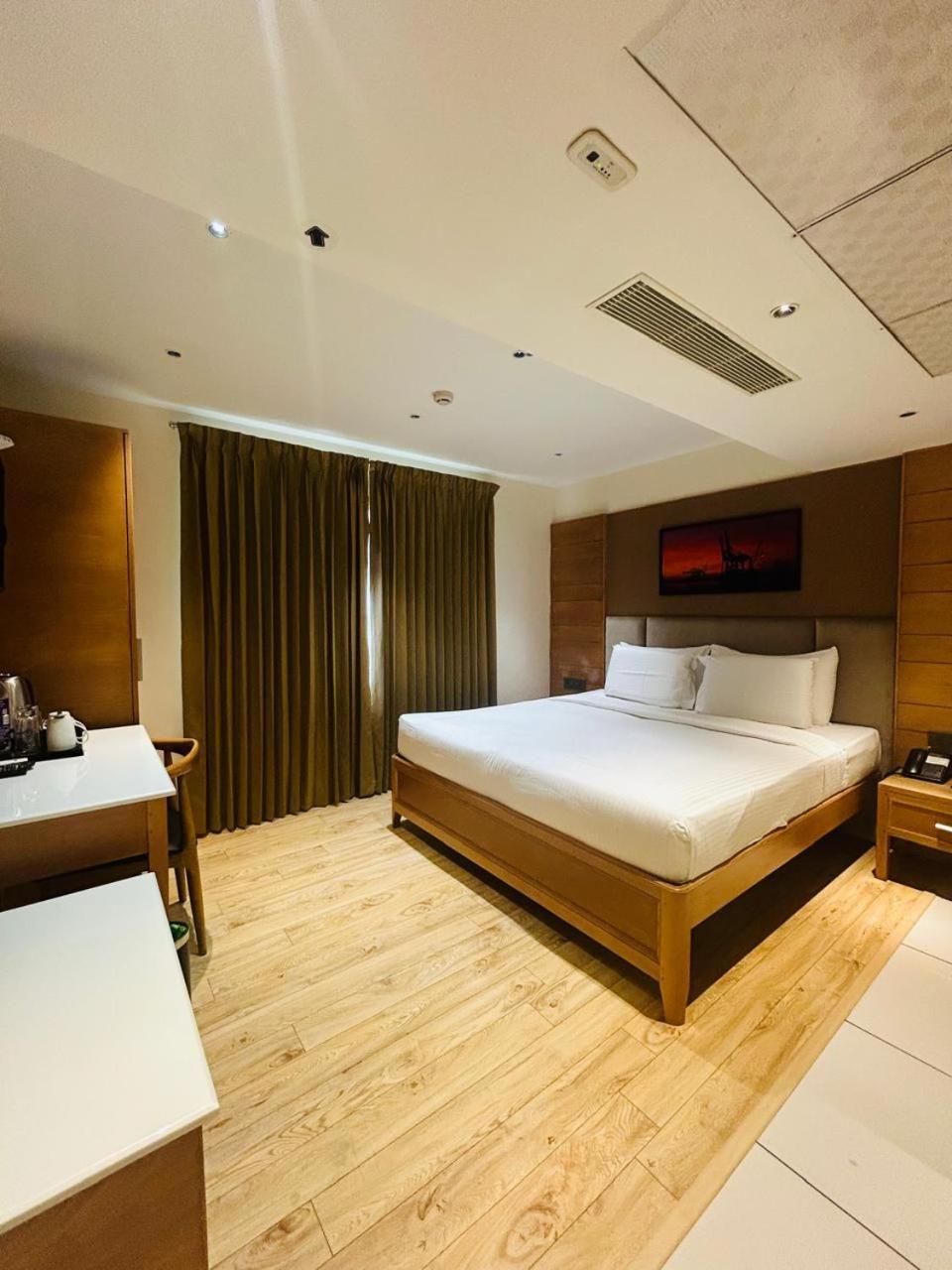 Townbridge Hotels & Suites Kochi Exteriér fotografie